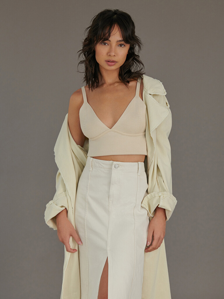 https://select-images.agencypin.com/files/gallery/27920/expanded/gallery_model_GHzkjeg8JaQw.jpg