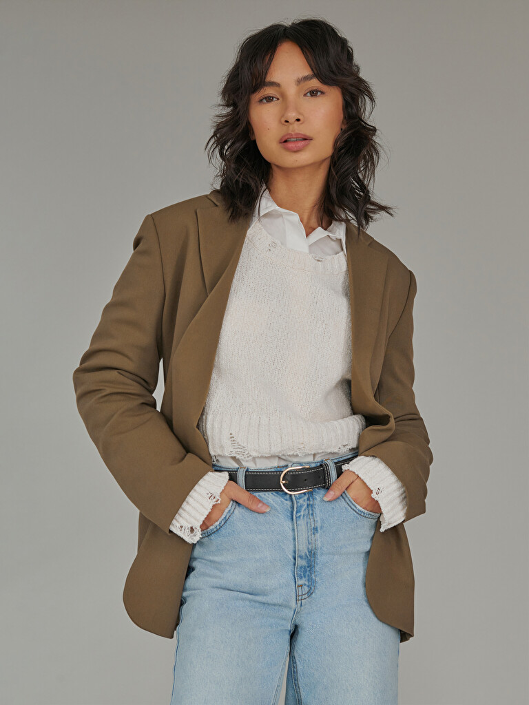 https://select-images.agencypin.com/files/gallery/27920/expanded/gallery_model_NFRozVH634vy.jpg
