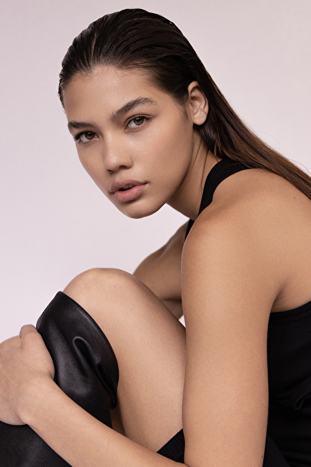 gallery_model_7OH2hq3xNwts.jpg